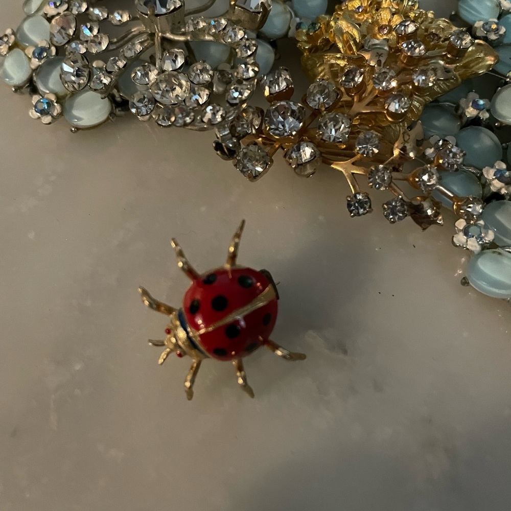 Gold-Tone Red Ladybug Enamel Pin Brooch - Picture 2 of 3
